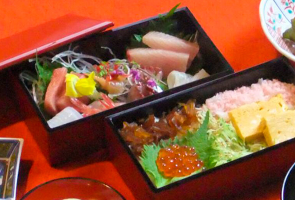 【富山県内発着】"今行ける能登"七尾の桜・隠れ家で食す海鮮ちらしと奥能登の旅(お買い物電子クーポン4000円分付き)2